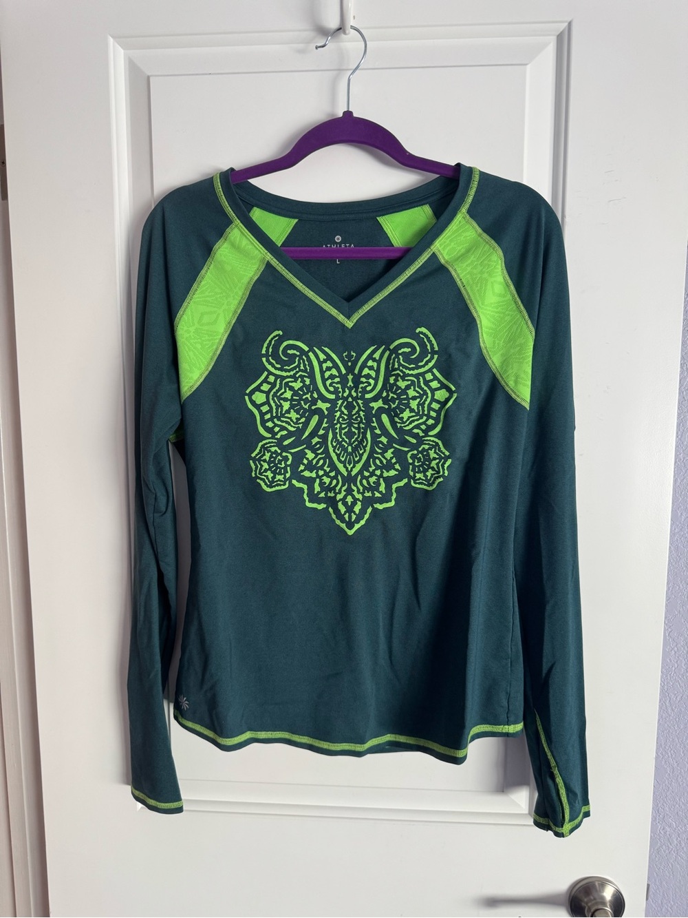 ATHLETA, green, thumbholes, L